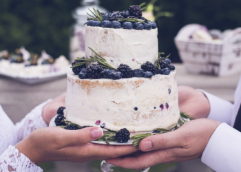 Popular options for wedding cakes