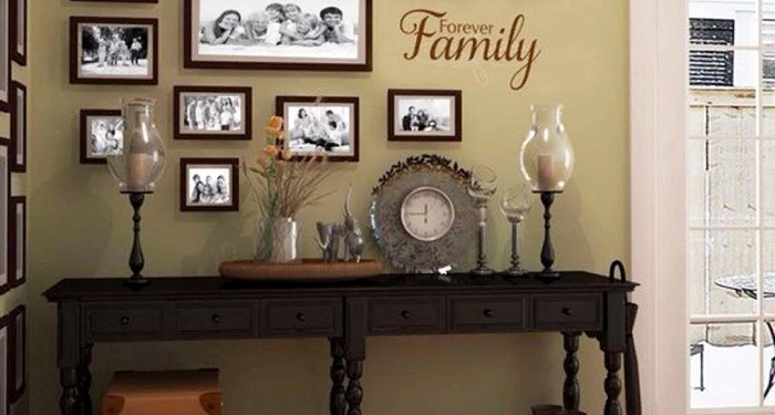 Family photos in the interior of the apartment