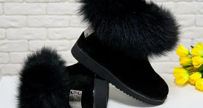 Uggs with fur. Winter women’s uggs. Women’s boots of uggs. Fashionable ugg boots.