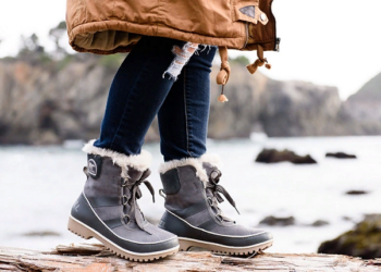 Winter shoes. Chips on the choice