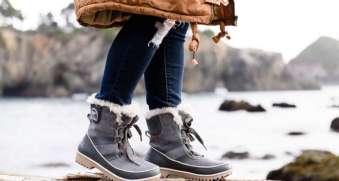 Winter shoes. Chips on the choice