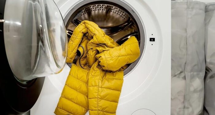 Что делать, если после стирки сбилось наполнение пуховика: полезные советы