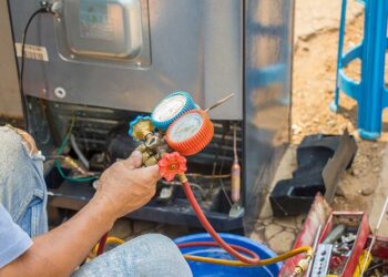 Як самостійно заправити холодильник фреоном: корисні поради