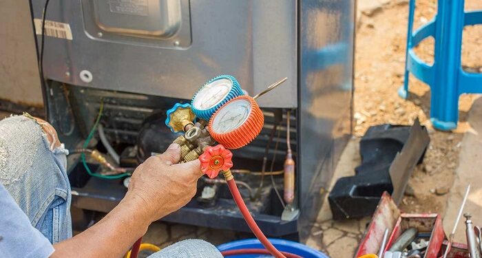 Як самостійно заправити холодильник фреоном: корисні поради