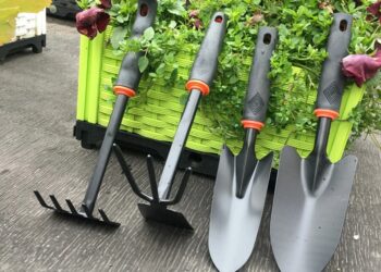 Садовий інструмент у магазині Водоспад: широкий асортимент та висока якість